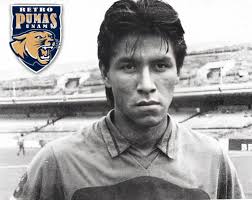 Claudio Suárez debutó el 23 de abril de 1989 contra Atlético Morelia. En el  torneo de la 89-89 participó en 5 partidos. De inmediato mostró su  capacidad y se fue posicionando en