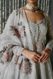 Net saree and blouse embellished with contrast resham and bead work. 250 Simple Indian Outfits Ideas In 2021 Indian Outfits Indian Fashion Indian Designer Wear