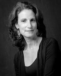 Lori Barra's Instagram, Twitter & Facebook