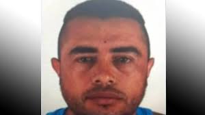 El juzgado de garantía de san bernardo dejó sujeto a la medida cautelar de prisión preventiva a juan eduardo jara rojas, imputado por el ministerio público como autor del delito consumado de parricidio de su madre, ilícito perpetrado el domingo recién pasado, en la comuna. Qhcuh X6anorom