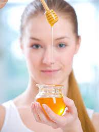 ماسك الموز والعسل للوجه فالموز غني بالفيتامينات والمعادن المفيدة للبشرة كما انه يحتوي على بعض الأحماض التي health and beauty dry skin treatment honey benefits
