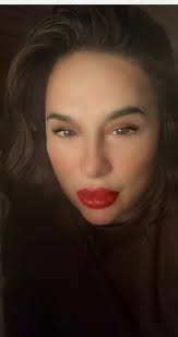 La vita è un'immensa partita a scacchi, l'importante non è vincere o  perdere, ma bensì essere un giocatore e non una pedina. Poiché il giocatore  è fautore del proprio destino anche nella