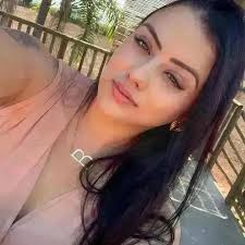 Está enamorada de tí. Hola , de dónde eres? 😍♥️