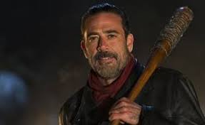 Ce tyran sanguinaire qui dirige la ville retranchée de woodbury a son propre sens de la justice, qu'il organise des combats de prisonniers. The Walking Dead Negan Le Meilleur Mechant De La Tele Ou Le Pire
