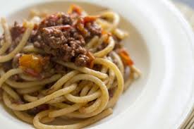 Per i pici 200 gr di farina 00 100 gr di semola rimacinata 2 cucchiai di olio extravergine d'oliva sale acqua per il ragù* 500 gr di spalla di. La Ricetta Dei Pici Toscani Spiegata Passo Passo Gambero Rosso