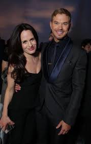 vampire mother and son twilight stars twilight photos elizabeth reaser