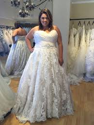Bridal Blogger Wedding Dress Shopping For Plus Size Brides The Pretty Pear Bride Plus Size Bridal Magazine Plus Size Wedding Gowns Applique Wedding Dress A Line Wedding Dress