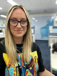 Elise Traver's Instagram, Twitter & Facebook