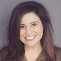 Kirsten Hollis's Instagram, Twitter & Facebook