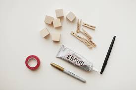 I've been working on my thanksgiving table setting this week and i had it almost finished when i realized how much i didn't like the way the place cards i was using looked with the autumn colors in my tablescape. Diy Photo Or Place Card Holders