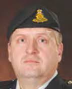 THE CANADIAN GUNNER L'ARTILLEUR CANADIEN