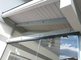 Wintergarten Mit Festem Dach Seitliche Verglasung In Ganzglasoptik Glasschiebetur Wintergarten Dachschrage Fenster