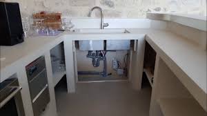 Ces cinq dernières années, le béton ciré s'est imposé dans la décoration. Cuisine D Ete En Beton Cire Youtube
