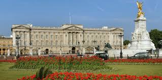 Jednak jak informuje pałac buckingham, pozostanie on jeszcze przez kilka dni w szpitalu. Summer Opening At Buckingham Palace