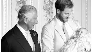 Grund für den gefühlsausbruch ist baby archie. Prinz Charles Traurig Er Sieht Enkel Archie So Gut Wie Nie Promiflash De