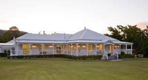 This Modern Queenslander Was Designed And Constructed By Garth Chapman Queenslanders This New H Australian House Plans Country House Design Queenslander House