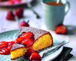 Darüber das restliche marzipan reiben. Mandel Marzipankuchen Mit Erdbeer Vanille Kompott