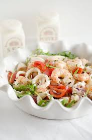 Posizionare in ogni piatto le verdure in mucchietti ben disposti. Insalata Di Calamari E Gamberetti Colazione Da Jo