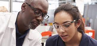 Les passionnés de véhicules se dirigeront vers le cap maintenance des véhicules automobiles, que l'on peut prolonger par une mention complémentaire (mc) d'un an ou par un bac pro. La Mention Complementaire De Niveau 4 Eduscol Ministere De L Education Nationale De La Jeunesse Et Des Sports Direction Generale De L Enseignement Scolaire