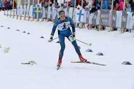 Tove tränar att ta av och på stighudarna inför vinterns ski mountaineering. Bragdguldet Till Tove Alexandersson Langd Se