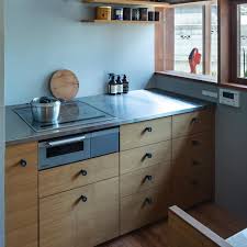 陶器のつまみ 造作家具の扉に適したつまみです 引き出しや開き扉などの取手としてつけると ちょうどいいアクセントになります キッチンや靴箱収納 その他色々な家具に是非お使いください photo by kentahasegawa キッチンキャビネット 引き出し 取っ手 キッチン