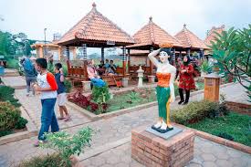 Sebagian besar perbukitan di padang tertutup hutan lindung. Harga Tiket Dan Rute Menuju Kampung Bali Di Wonogiri Halaman All Kompas Com