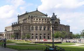Die frauenkirche in dresden ist eine der dresden sehenswürdigkeiten, die ihr auf keinen fall übersehen könnt. Sehenswurdigkeiten In Dresden Rundgang Zu Den Sehenswurdikeiten