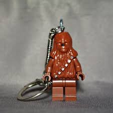 Would Love A Keychain With Chewbacca Yoda Darth Vader R2d2 And A Lightsaber Lego Porte Cle Jeux