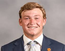 Len Reeves's Instagram, Twitter & Facebook