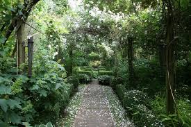 A Tour Of Ryan Gainey S Georgia Garden Charming Garden Hgtv Garden Garden Pictures