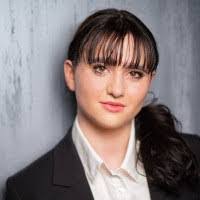 Stella Crouch's Instagram, Twitter & Facebook