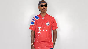 Wir schauen durchgängig nach neuen deals zu trikots des fc bayern. Bayern Lasst Retro Trikot Fur Den Guten Zweck Wieder Aufleben Aktuelle Fc Bayern News Transfergeruchte Hintergrundberichte Uvm