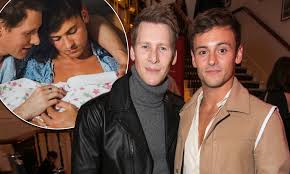 Tom daley, 26, is currently at his central london flat with his screenwriter husband dustin lance black, 45, and their toddler son robbie, along with tom's mother, amid the ongoing pandemic. Tom Daley S Perspective On Life Changed In Lockdown While Spending Time With Dustin Lance Black Daily Mail Online
