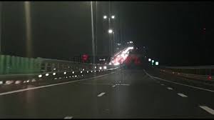 Coloana de mii de mașini bară la bară se întinde pe câțiva zeci de mii de metri. Video ColoanÄƒ De MaÈ™ini Pe Mai MulÈ›i Kilometri Pe Autostrada ConstanÈ›a BucureÈ™ti Ct100 Ro