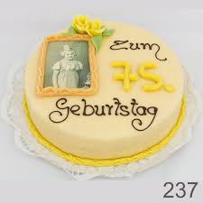 Bedruckt mit ihrem eigenmotiv heben sie sich von dem wett. Goerg Fototorten