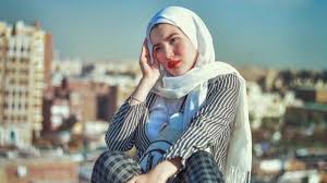 ظهرت حنين في فيديو لاحق دافعت فيه عن نفسها، وقالت إن الفيديو الذي بثته تم اقتطاعه وتحريفه. Ø´Ø§Ù‡Ø¯ Ø¢Ø®Ø± Ø±Ø³Ø§Ù„Ø© Ù„ÙØªØ§Ø© ØªÙŠÙƒ ØªÙˆÙƒ Ø­Ù†ÙŠÙ† Ø­Ø³Ø§Ù… Ù‚Ø¨Ù„ Ø£Ù† ÙŠÙ‚Ø¨Ø¶ Ø¹Ù„ÙŠÙ‡Ø§ Ø¯Ù†ÙŠØ§ Ø§Ù„ÙˆØ·Ù†