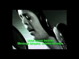 Alangkah pedih rasa hati selama kau pergi dunia terang menjadi gelita cahaya indah tiada bergema keluhan hatiku membawa derita kini kau jua tak kunjung jelma. Dimana Kan Ku Cari Ganti Mtv Lirik Youtube