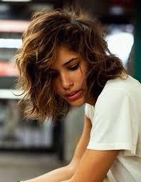 Vos cheveux bouclés sont votre atout le plus précieux ! Coupe Carre Ondule Automne Hiver 2016 Coupe Au Carre Les Plus Jolis Modeles A Adopter Elle