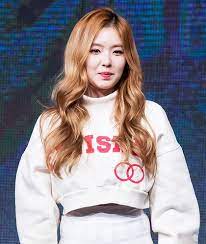Korea Korean Kpop Idol Girl Band Group Red Velvet Irenes Wavy Hair Light Brown Blonde Waves Curly Hair Hairstyles For G Hairstyles Female Kpop Hair Hair Styles