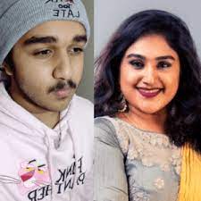 Vanitha battles with vijayakumar at cheenai airport to get her son back. Bigg Boss 3 Fame Vanitha Vijayakumar Posts Picture Of Son Vijay Srihari