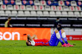 #i'd love to see more choreo like this #marine dreamin #maripan #marice #pan2 #ahhhhhh #so cute. En El Piso Y Devastado El Sufrimiento De Maripan Por Empate De La Roja Tras Su Penal Cometido Futbol Biobiochile