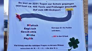 So Bastelt Ihr Das Perfekte Abi Plakat Ffh De Abi Plakate Abi Plakat Spruche Abi Spruche