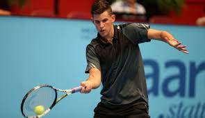 Dominic thiem wird auch für die kommenden sechs jahre mit einem schläger aus dem hause babolat seiner arbeit nachgehen. Head Liess Neuen Schlager Furs Heimspiel In Wien Sogar Einfliegen Tennisnet Com