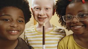 Faber-Castell explora diversidade de tons de pele para promover  representatividade