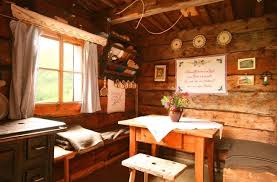 Einrichtung Bergmahdhuttchen Lungau Salzburg Almliesl Partyhutte Haus Sommerurlaub