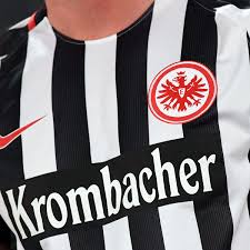 The current status of the logo is obsolete, which means the logo is not in use by the company anymore. Eintracht Frankfurt Spielt Kunftig In Schwarz Weiss Gestreiften Trikots Eintracht Frankfurt