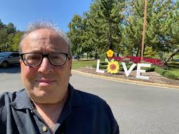 I'm a leukemia warrior and I love teaching calligraphy workshops in the  757! The next one will be at Famous Uncle Al's Dog House in VA Beach 🌭