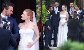 Jessica Chastain Looks Stunning In White Bridal Gown Daily Mail Online Two actresses (jessica chastain, leslie jones) receive unconventional notes from their director (kenan thompson), who once appeared on the jeffersons.