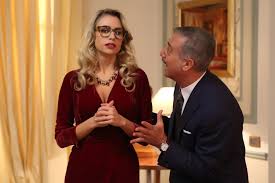 A parte rarissimi esempi nel mondo di 6 e 7 stelle, la maggior parte degli hotel rientra in una classificazione da 1 a 5 stelle, i cui paramentri variano a seconda della nazione a cui essi. Natale A 5 Stelle 2018 Photo Gallery Imdb