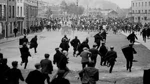 The fighting was between residents of the bogside area (allied under the derry citizens defence association) and the royal ulster constabulary (ruc). Battle Of The Bogside In Derry History Of Ireland
